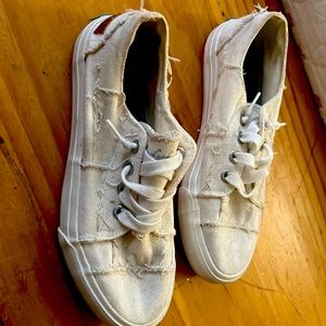 Women’s Blowfish White Lace Sneakers - Size 7.5